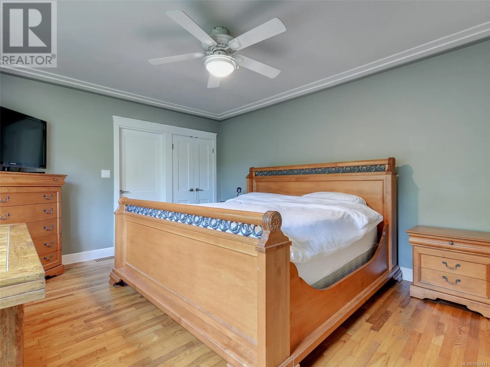 3465 Cadboro Bay Rd