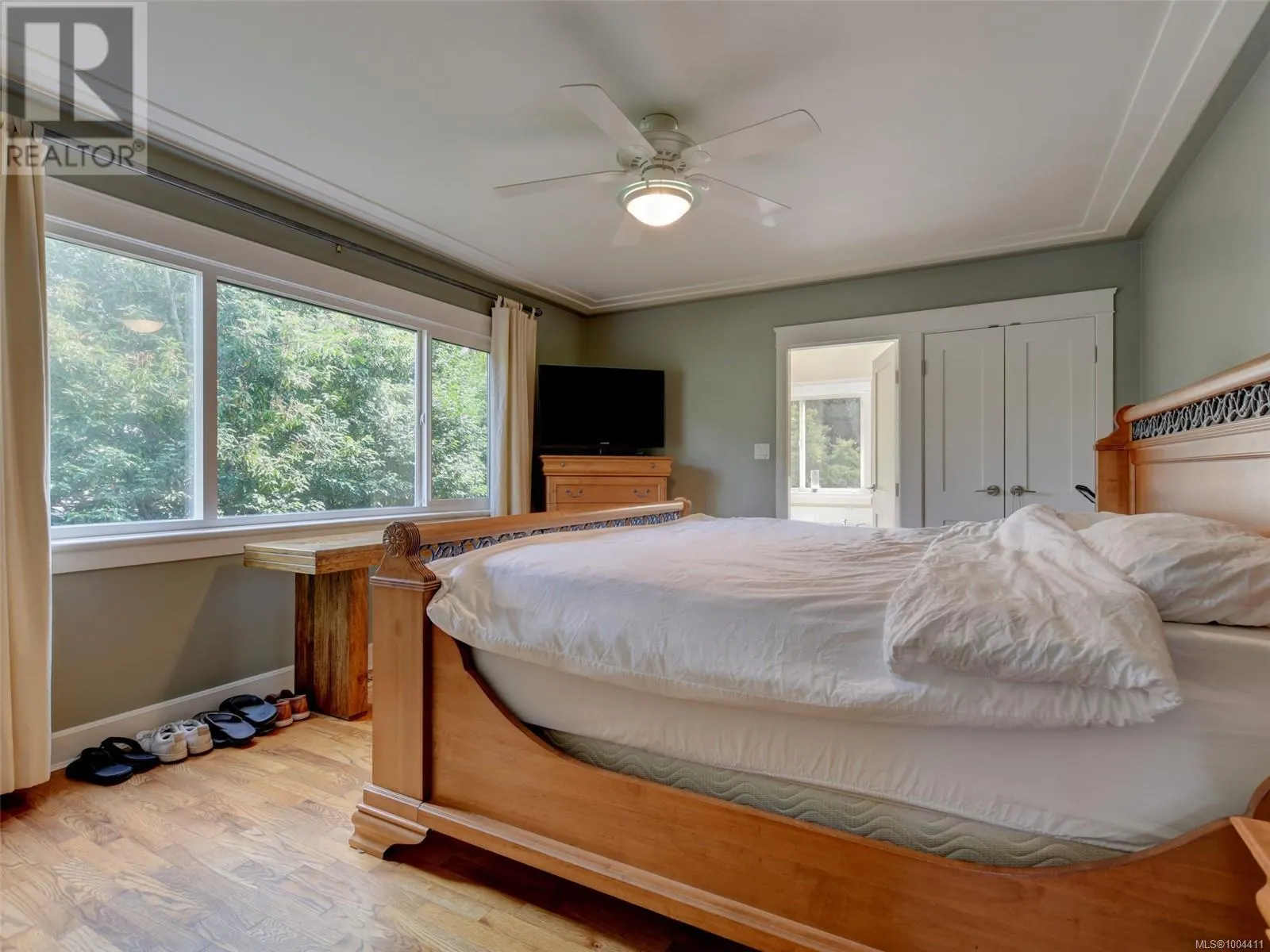 3465 Cadboro Bay Rd