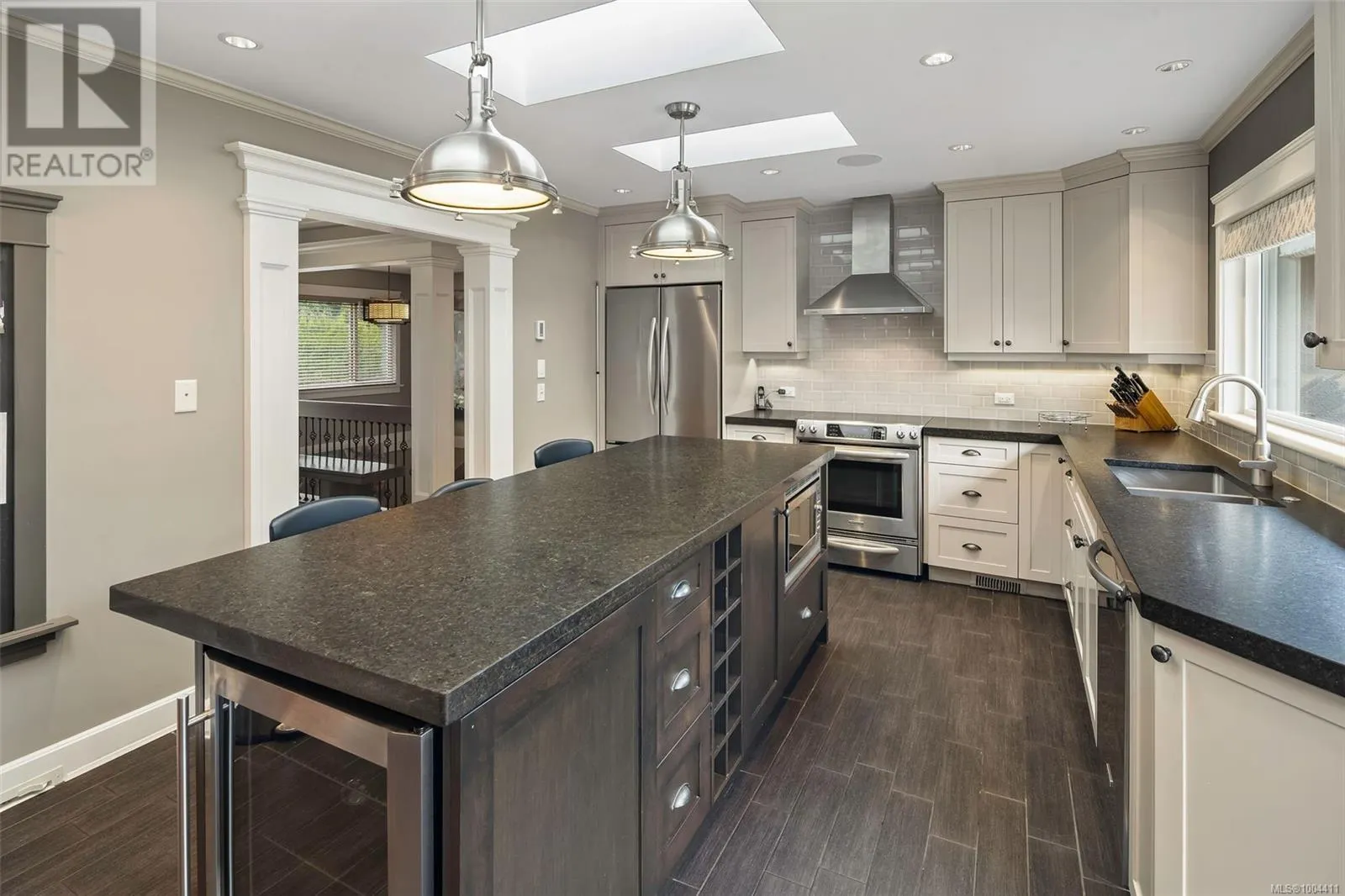 3465 Cadboro Bay Rd