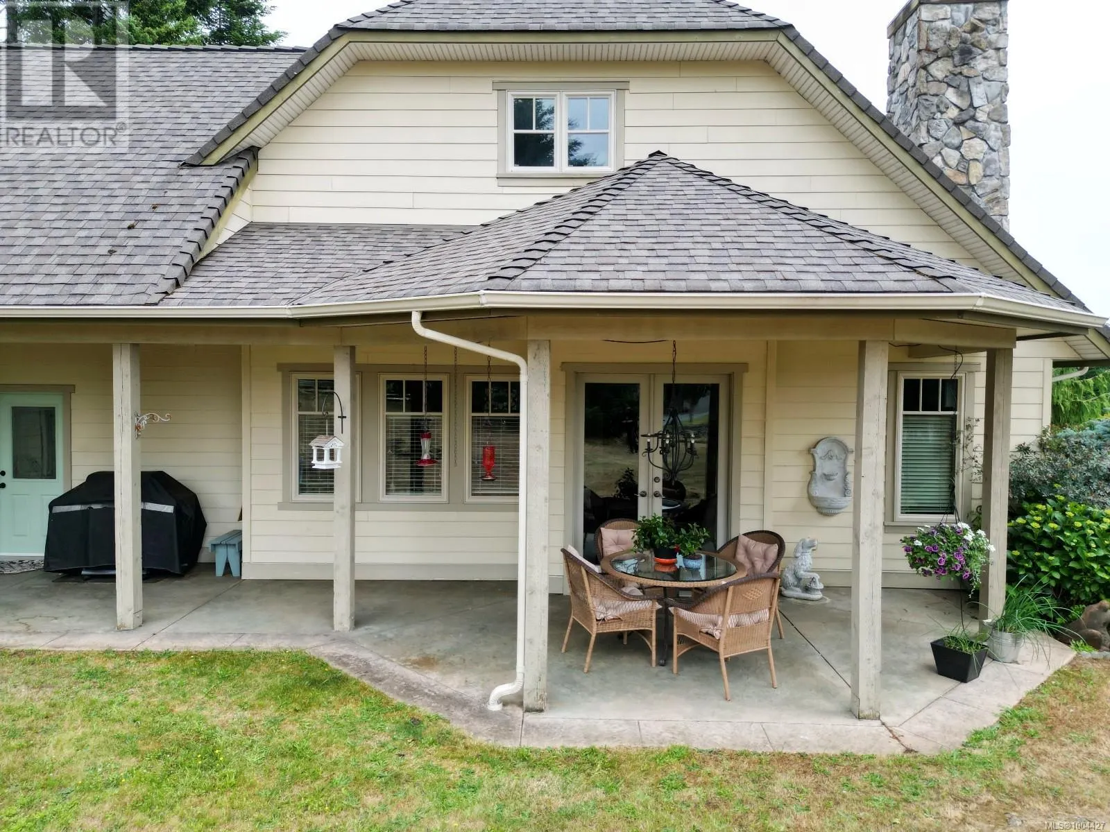 5479 Highland Dr
