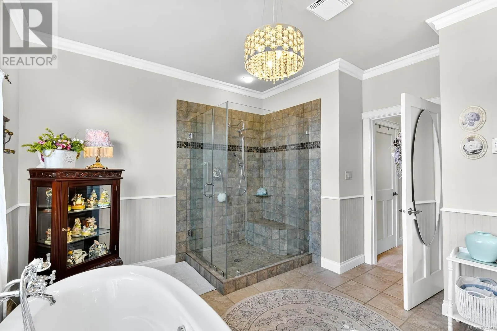 5479 Highland Dr