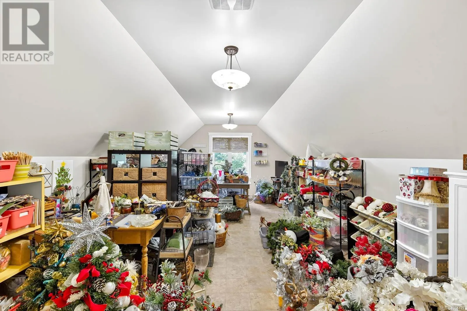 5479 Highland Dr