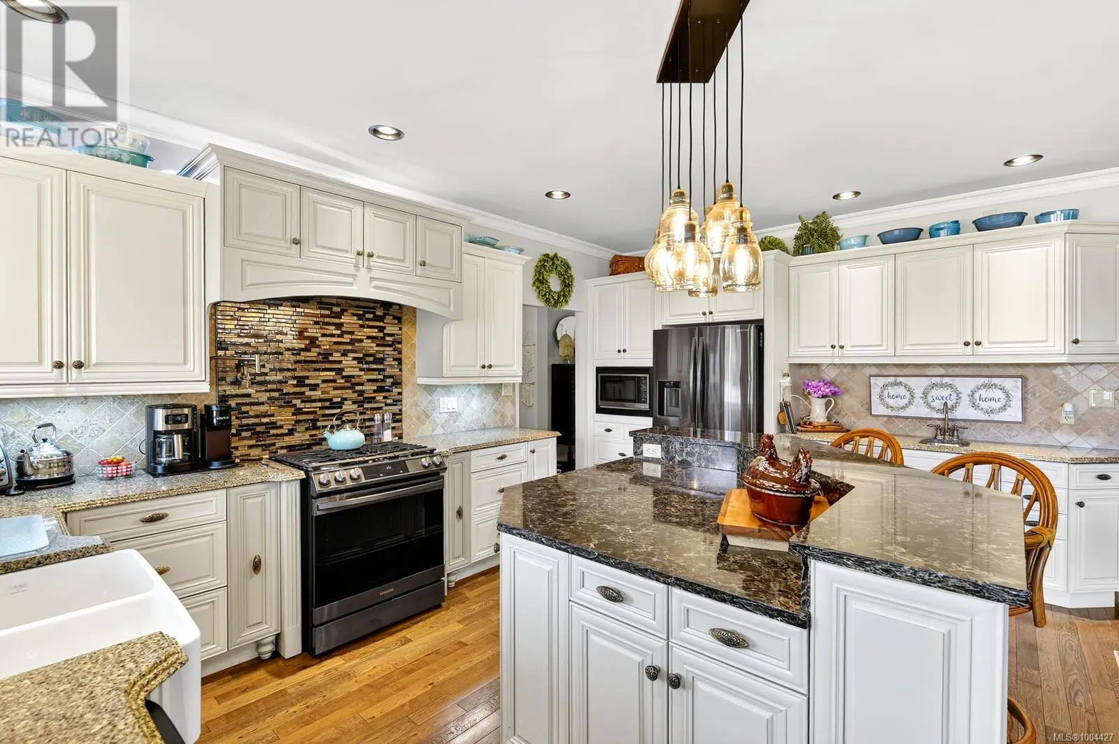 5479 Highland Dr
