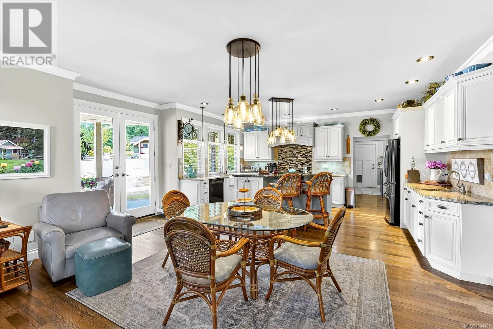 5479 Highland Dr