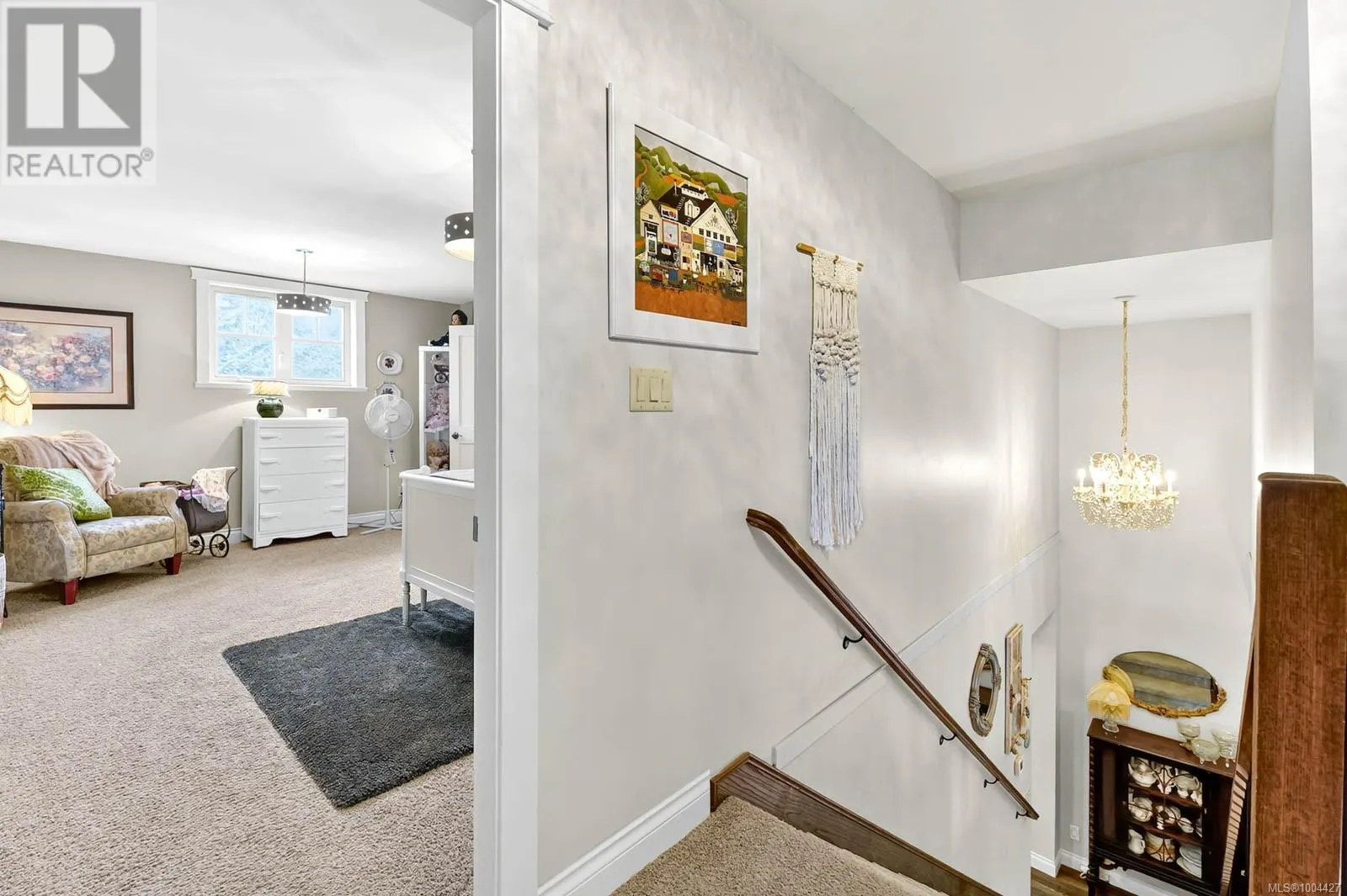 5479 Highland Dr