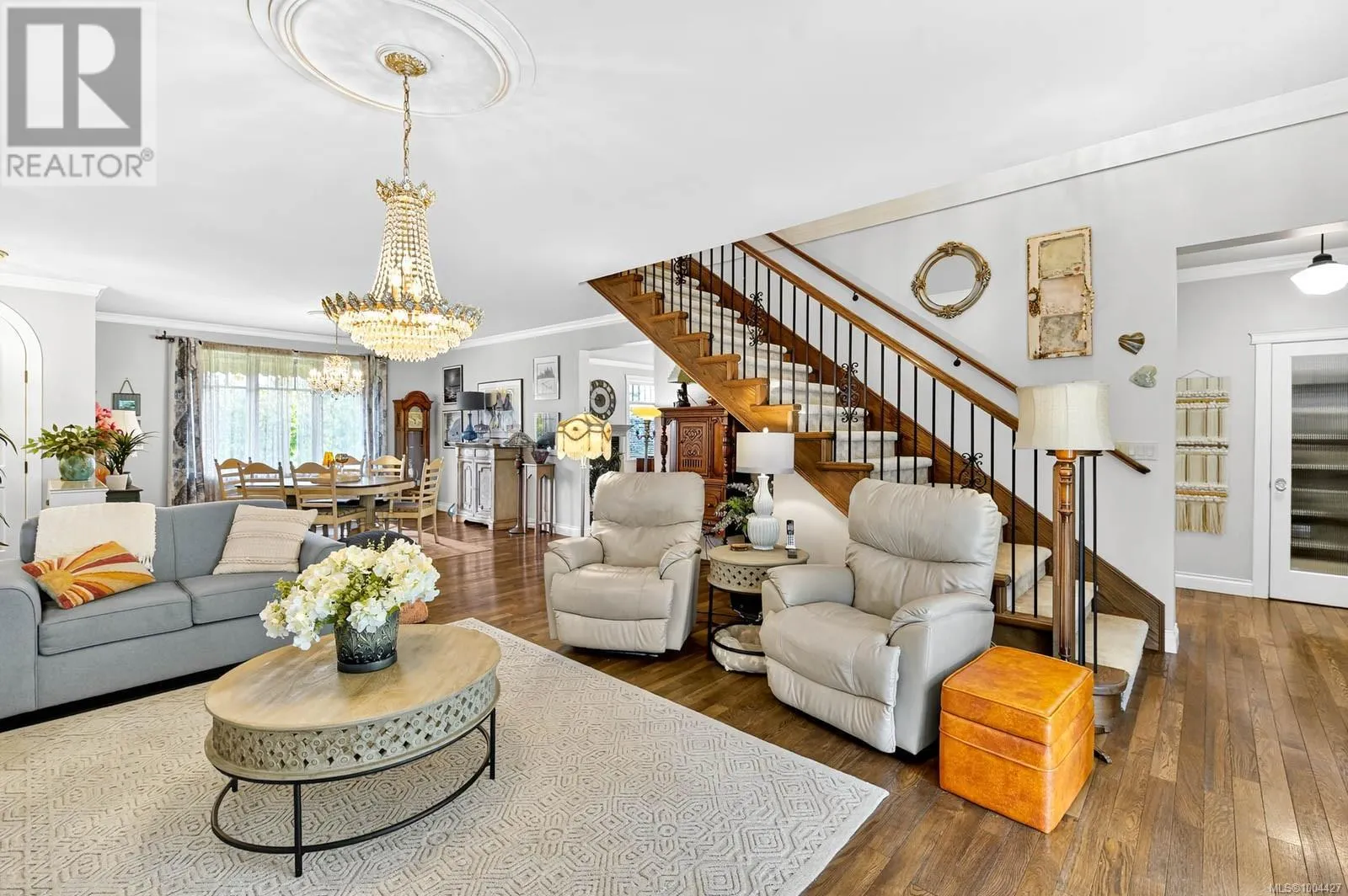 5479 Highland Dr
