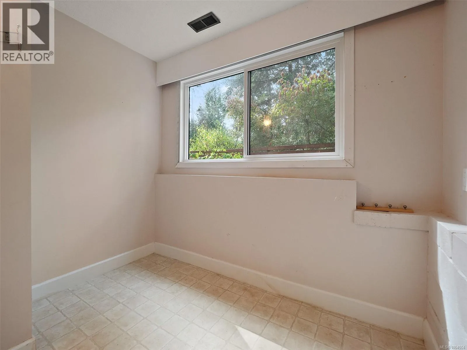 2660 Macdonald Dr E