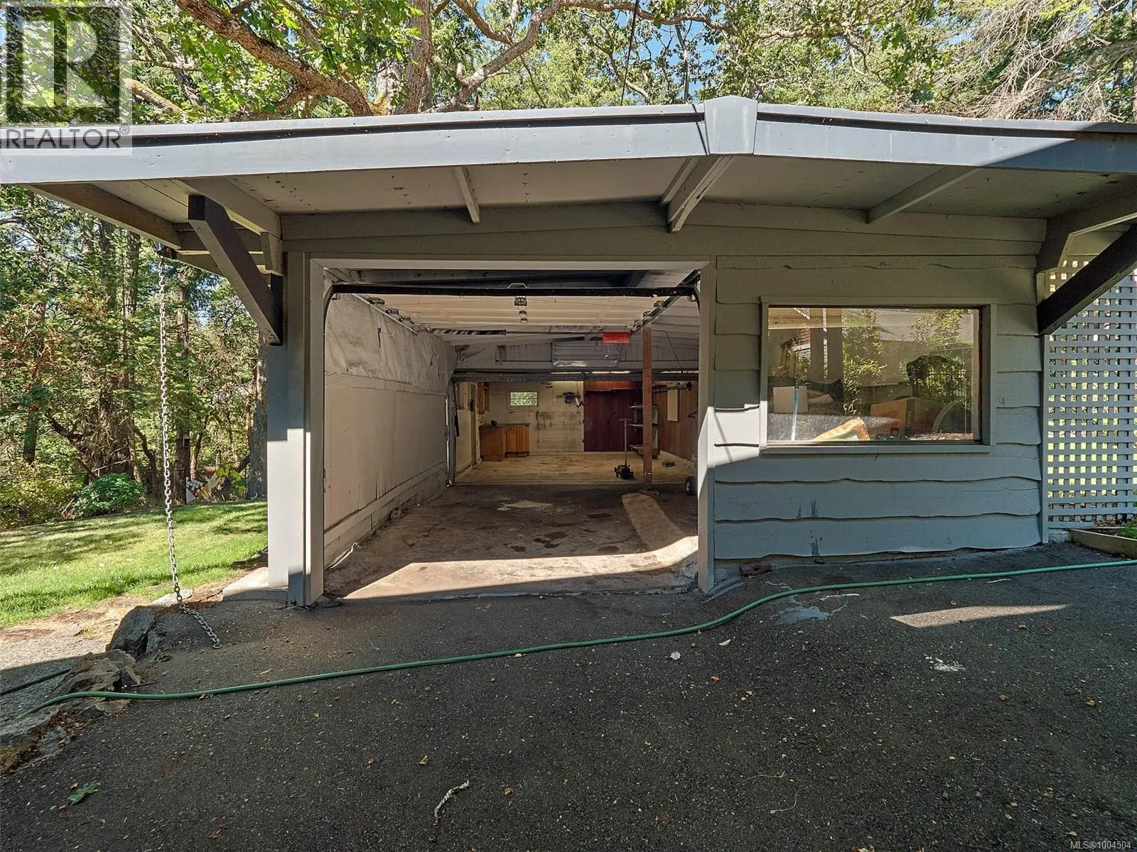 2660 Macdonald Dr E