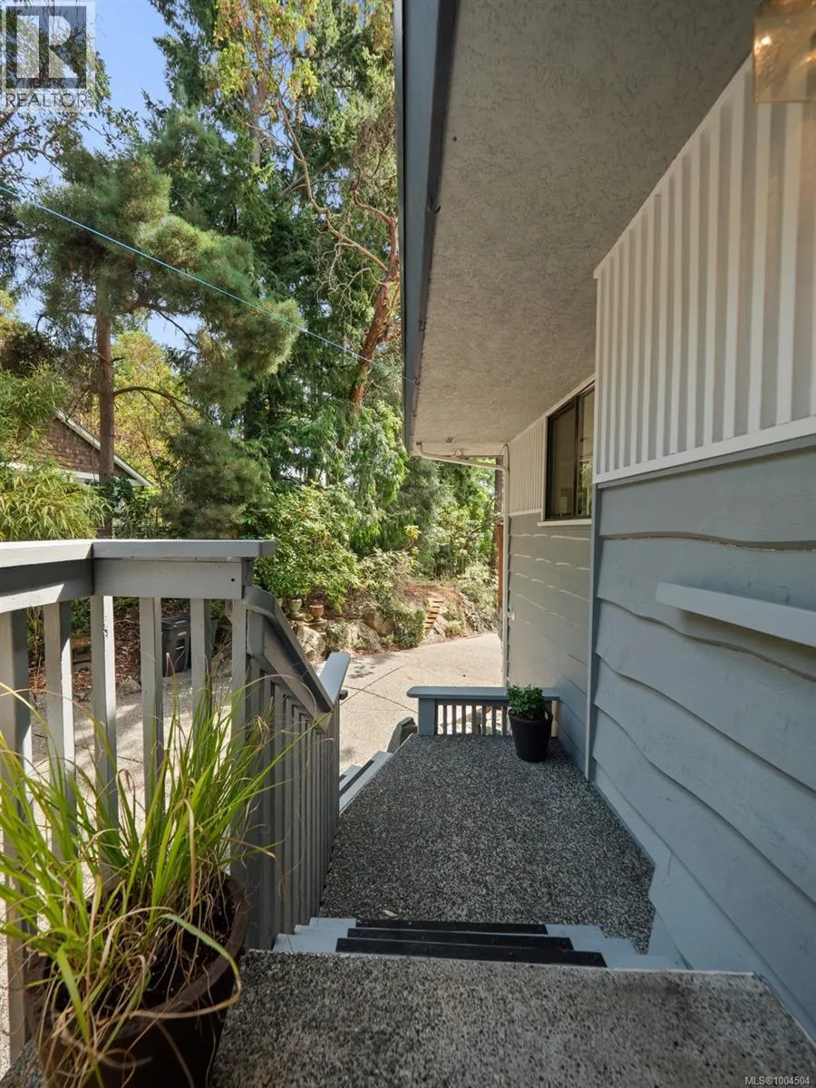 2660 Macdonald Dr E