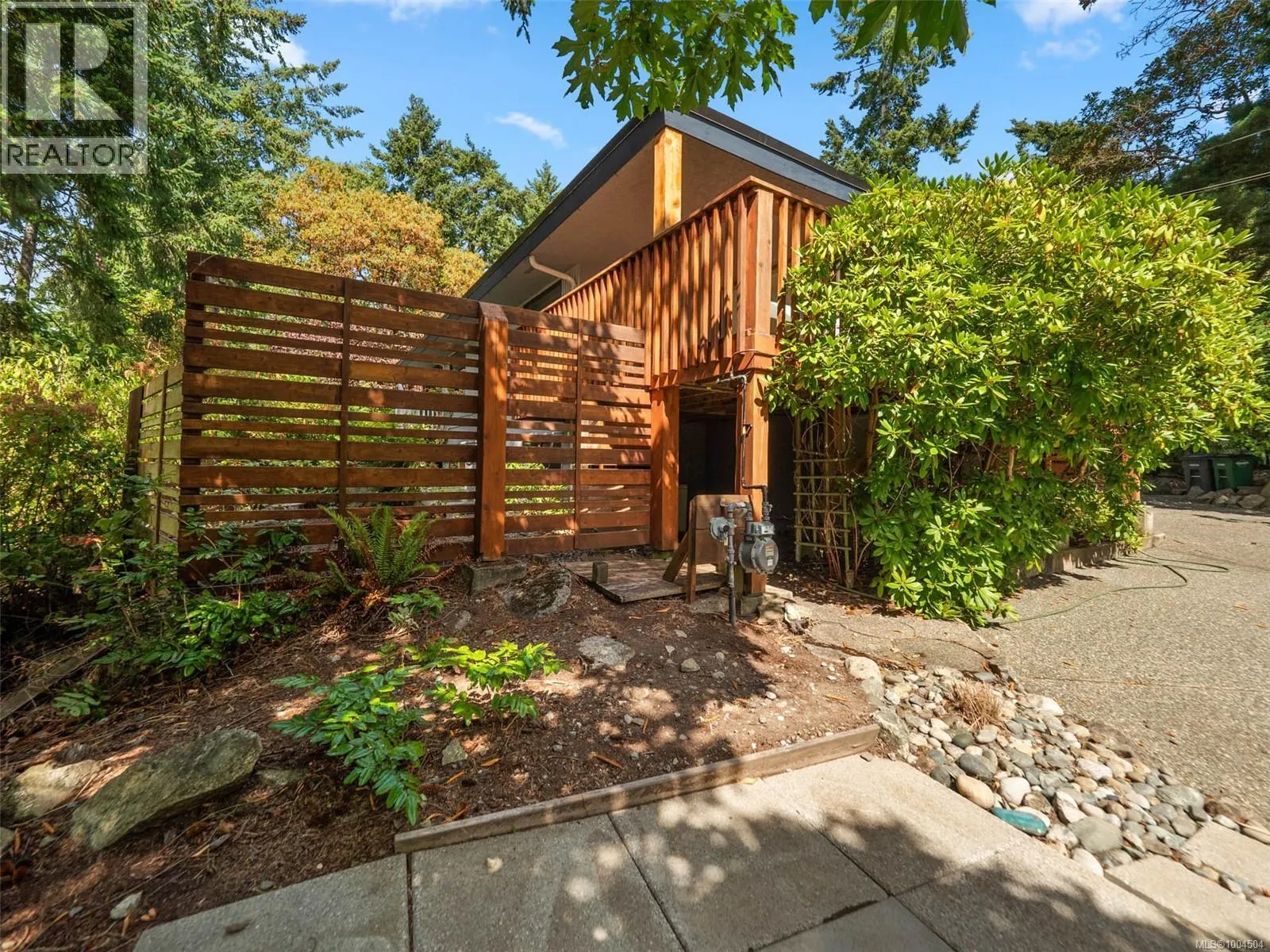 2660 Macdonald Dr E