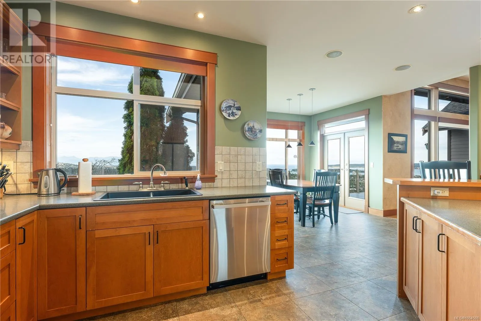 1067 Roxboro Pl