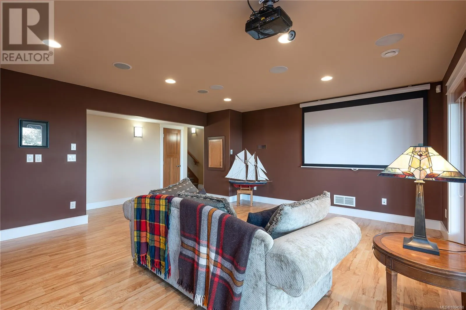 1067 Roxboro Pl