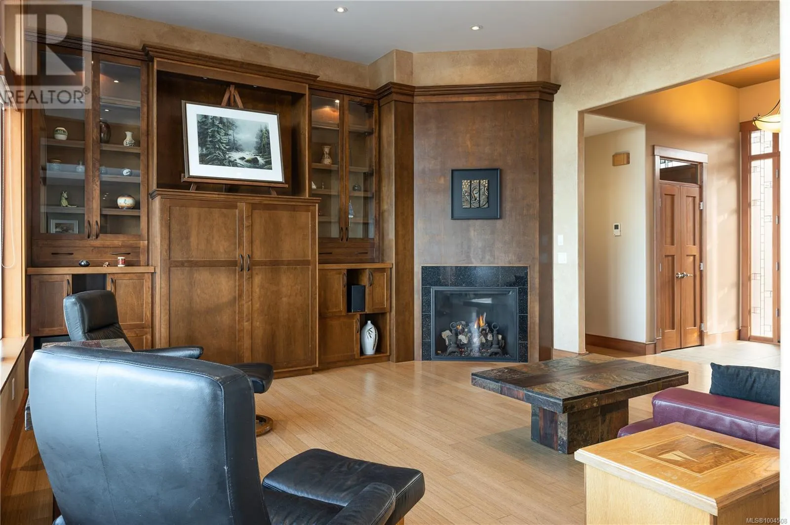 1067 Roxboro Pl