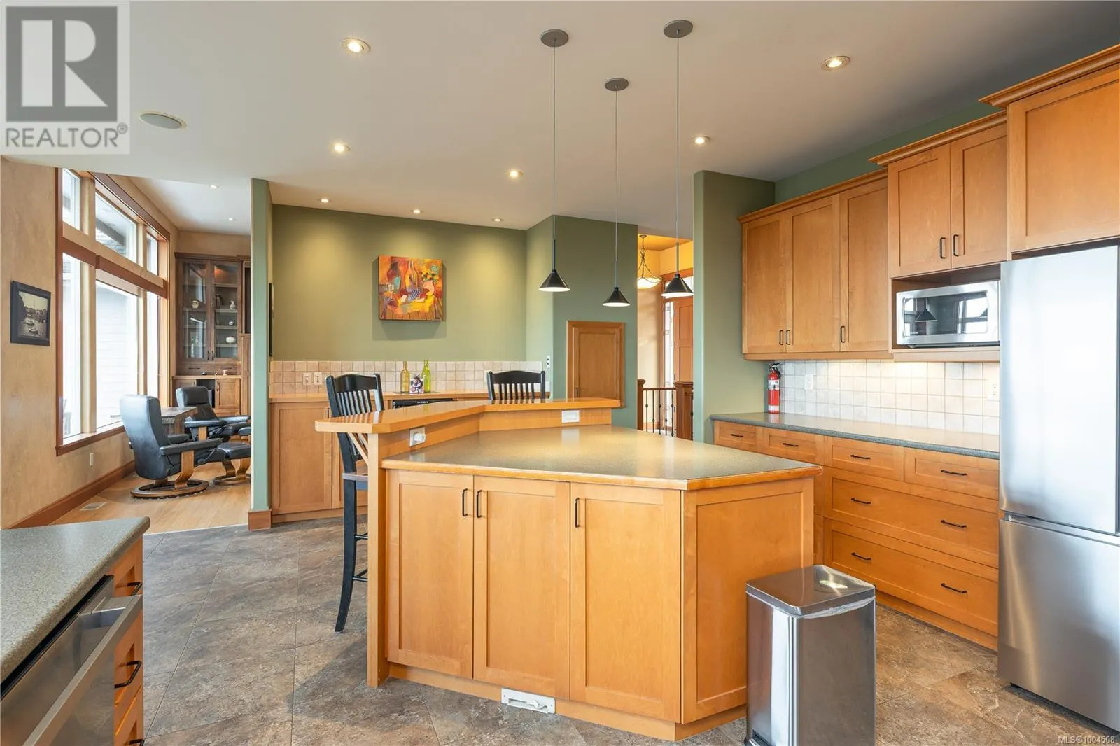 1067 Roxboro Pl