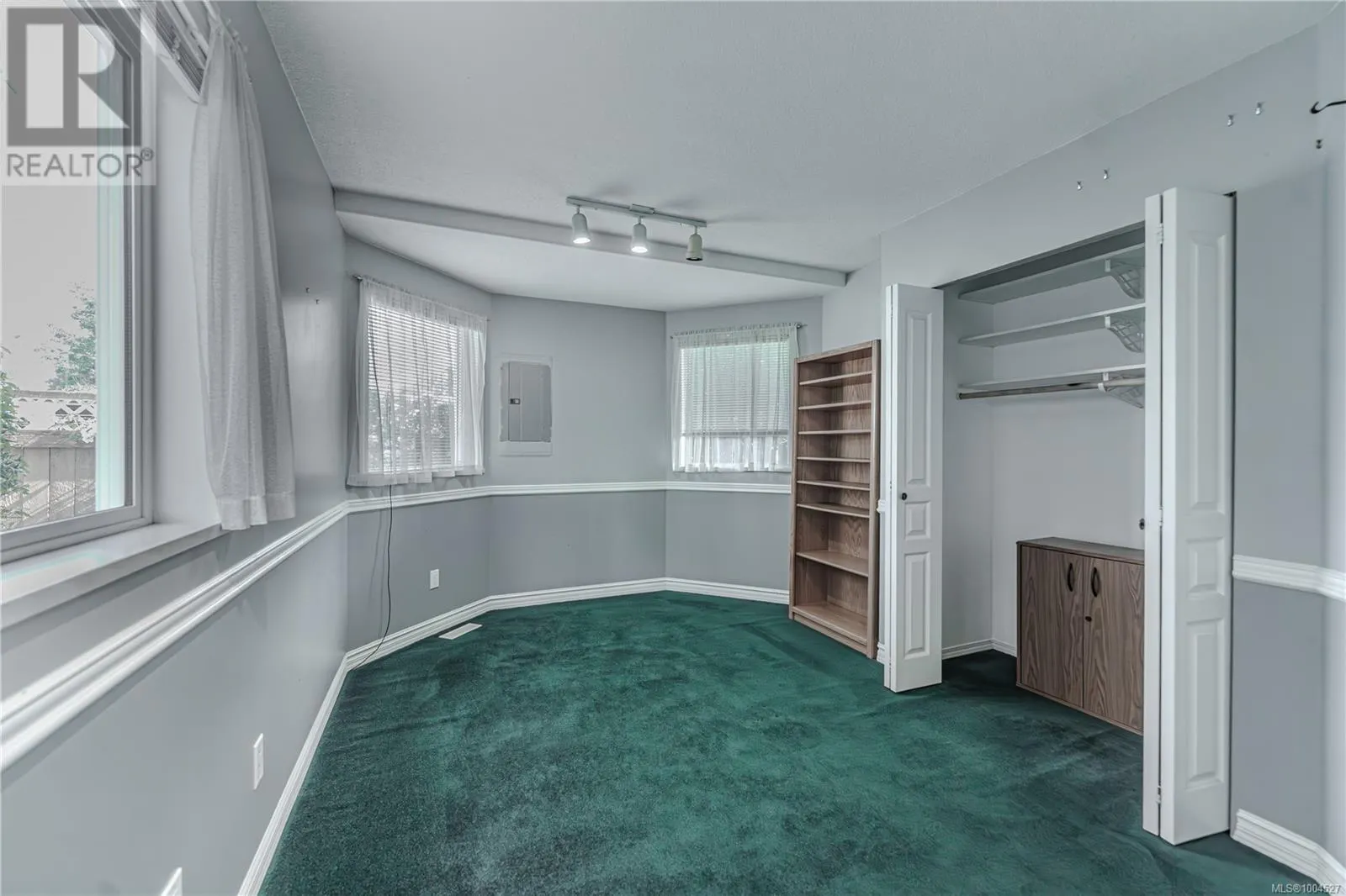 635 Park Ave