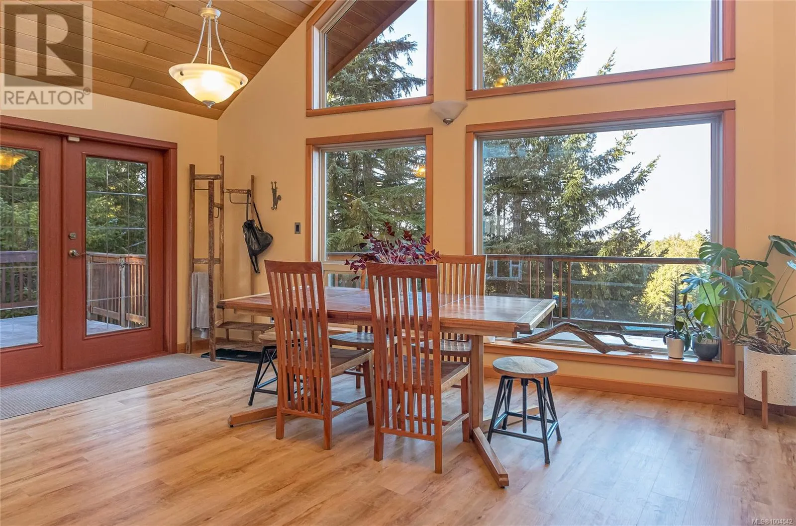 1556 Meadowood Way