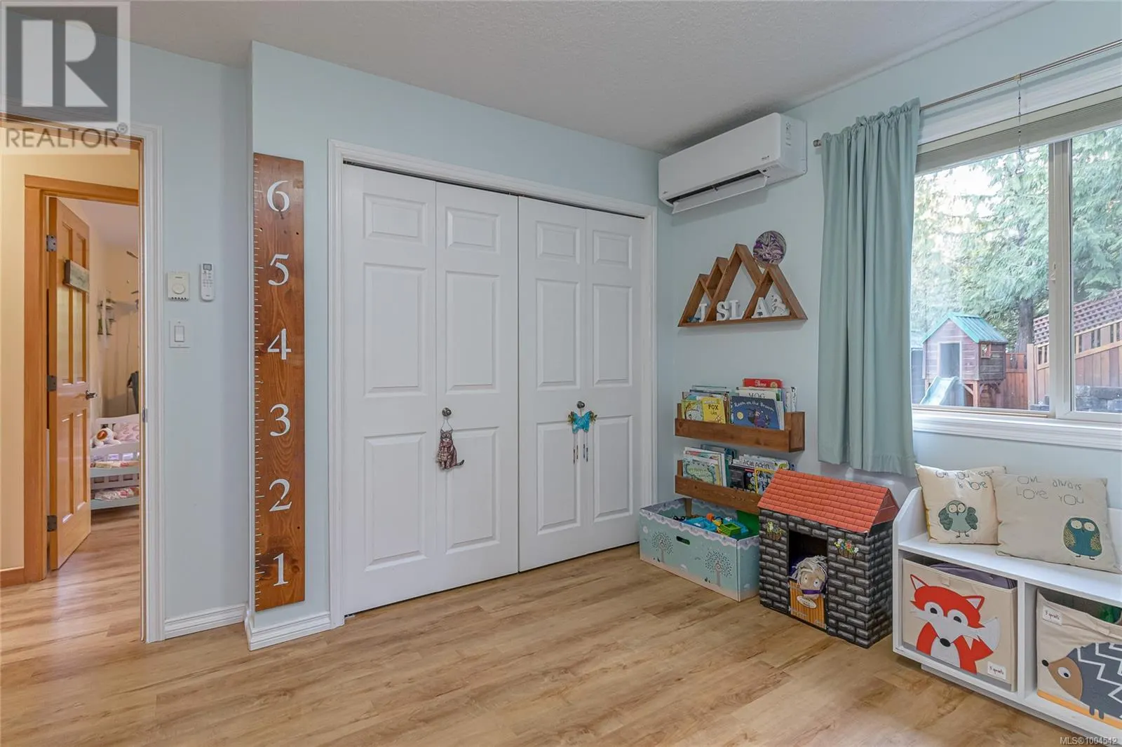 1556 Meadowood Way