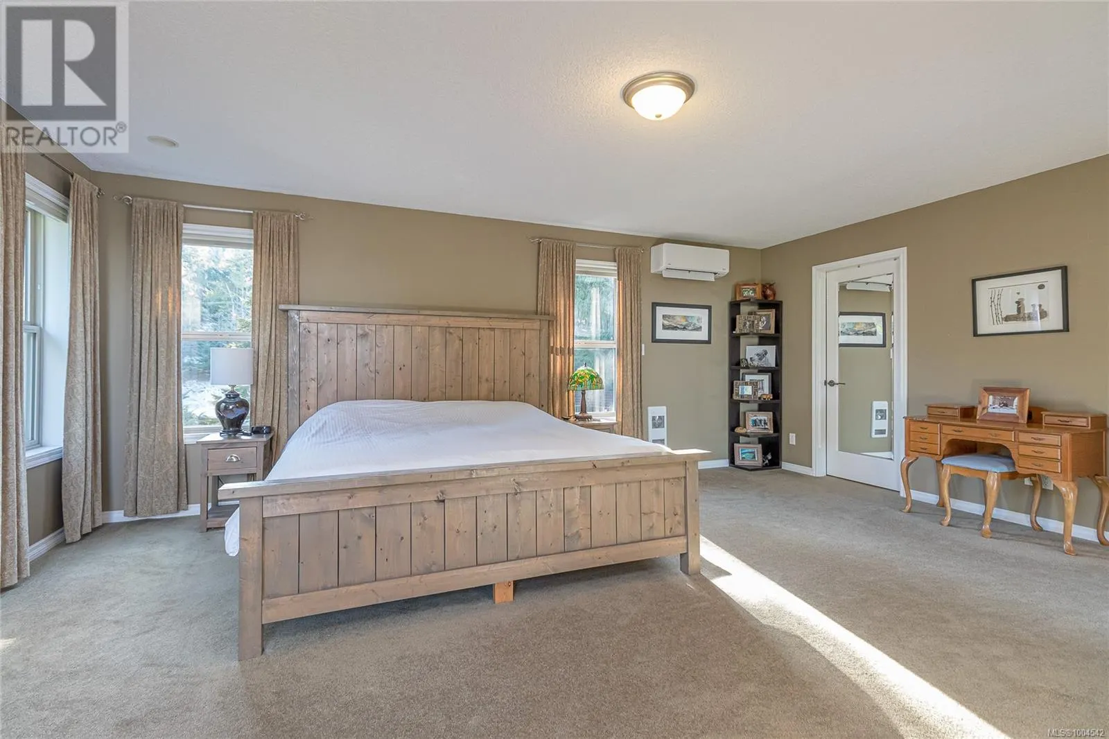 1556 Meadowood Way