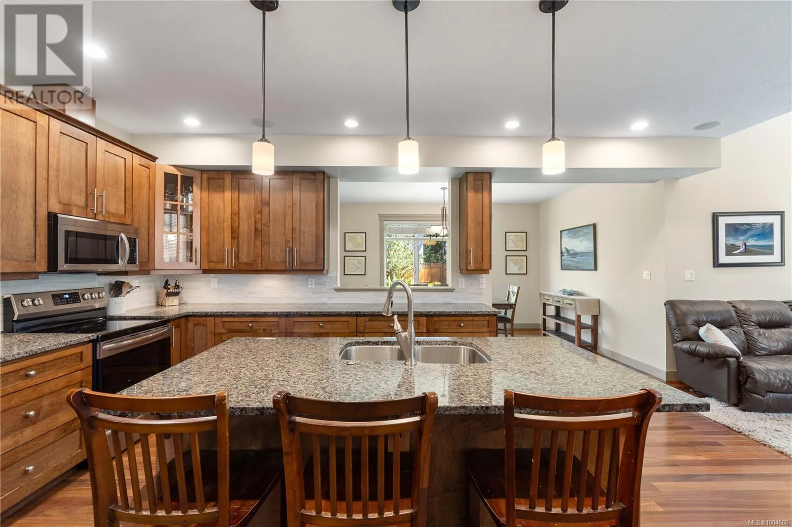 1337 Thalia Pl
