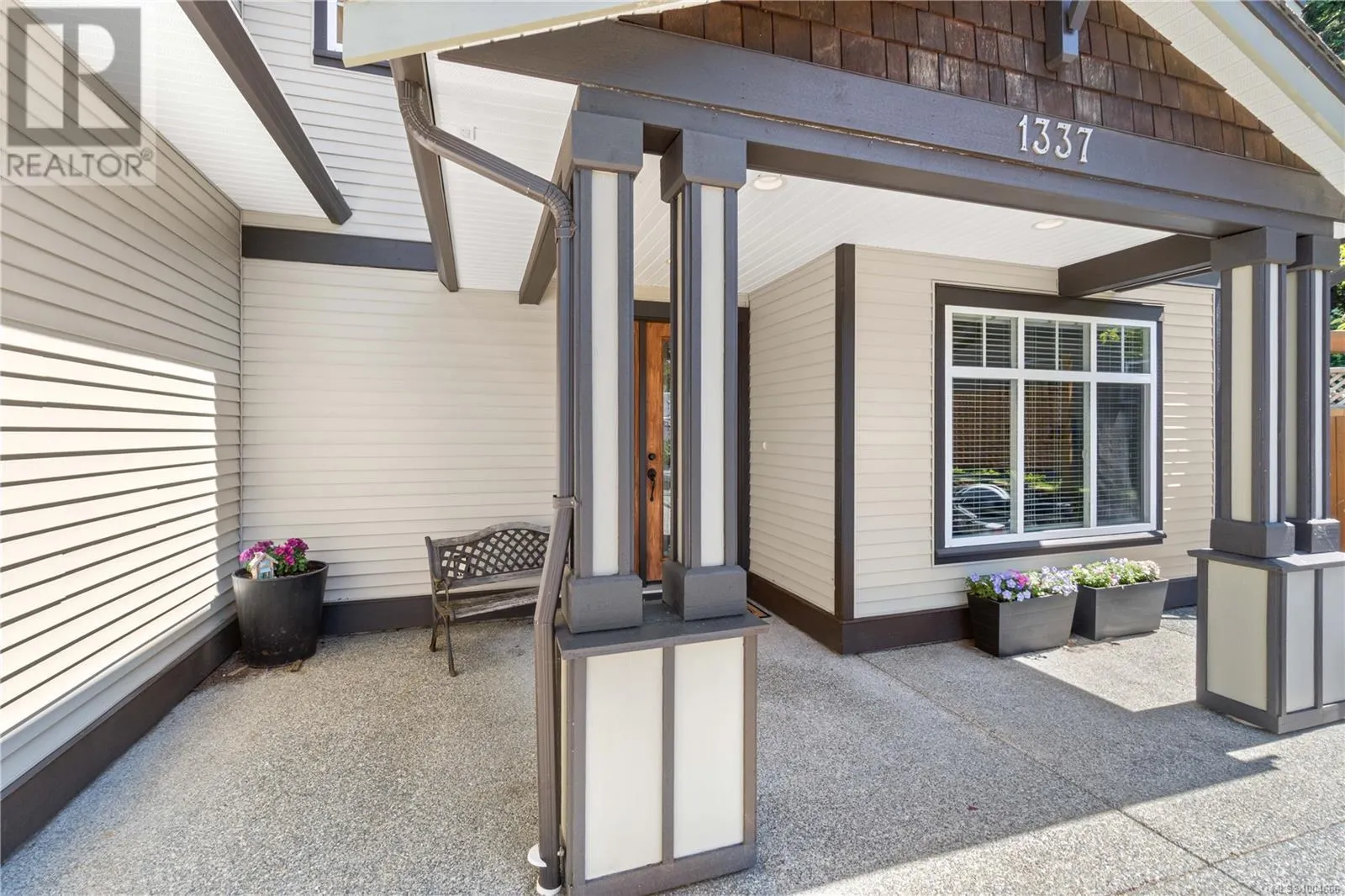 1337 Thalia Pl