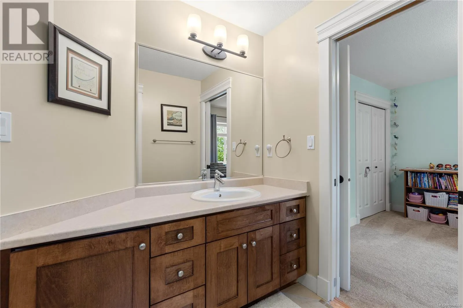 1337 Thalia Pl