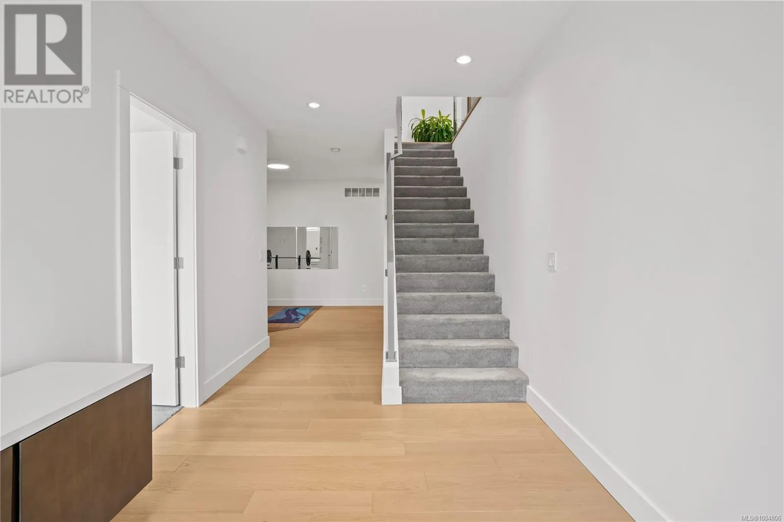 152 Golden Oaks Cres