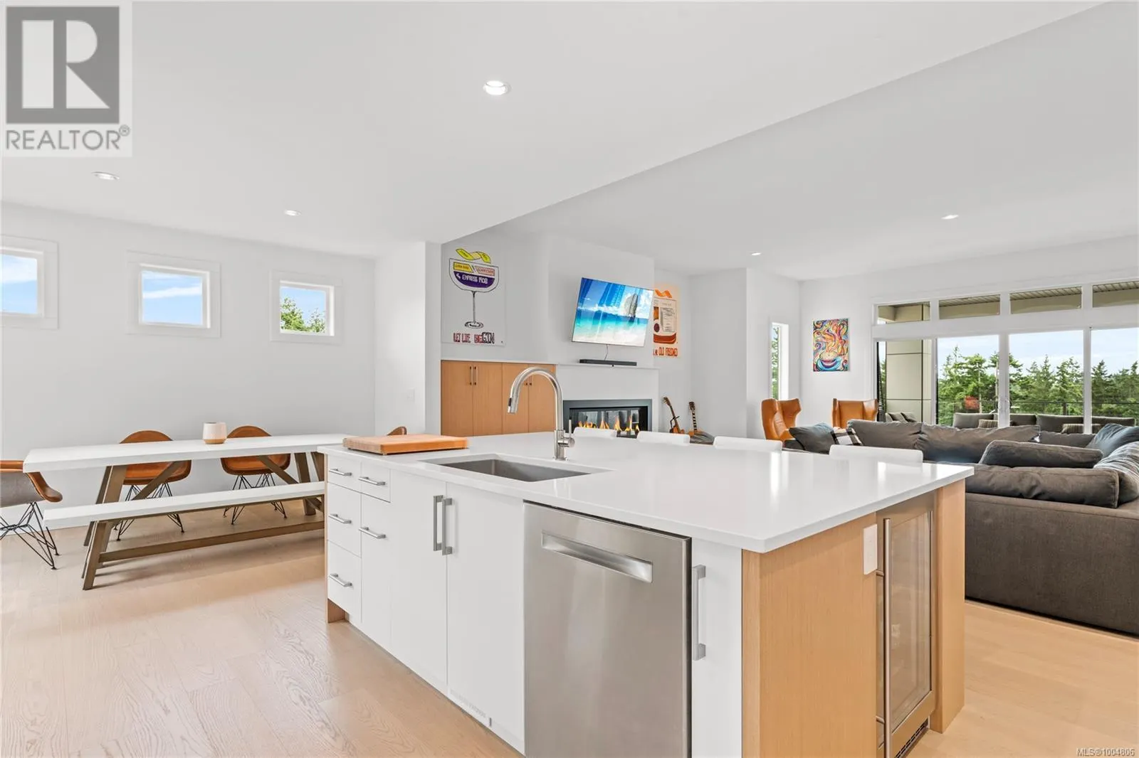 152 Golden Oaks Cres