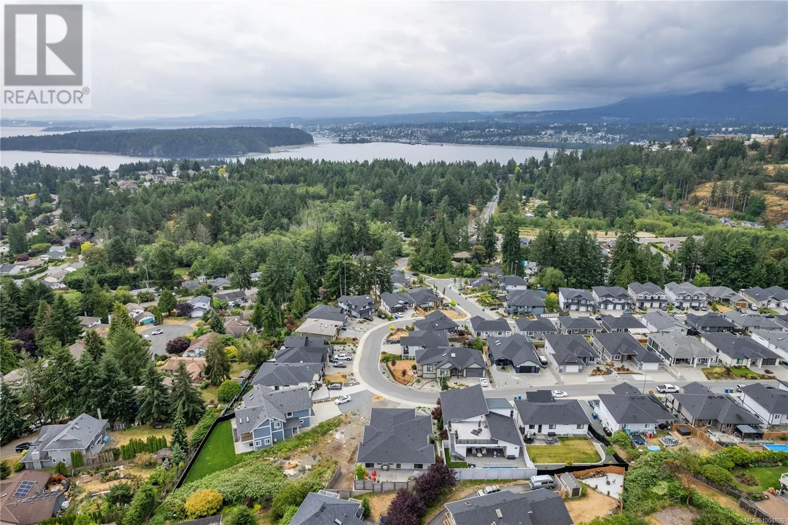 152 Golden Oaks Cres
