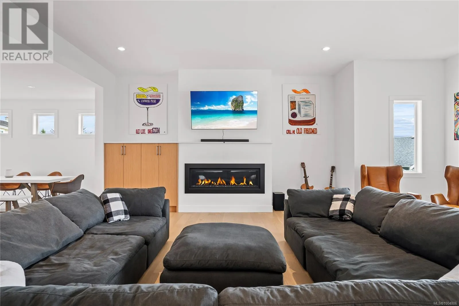 152 Golden Oaks Cres