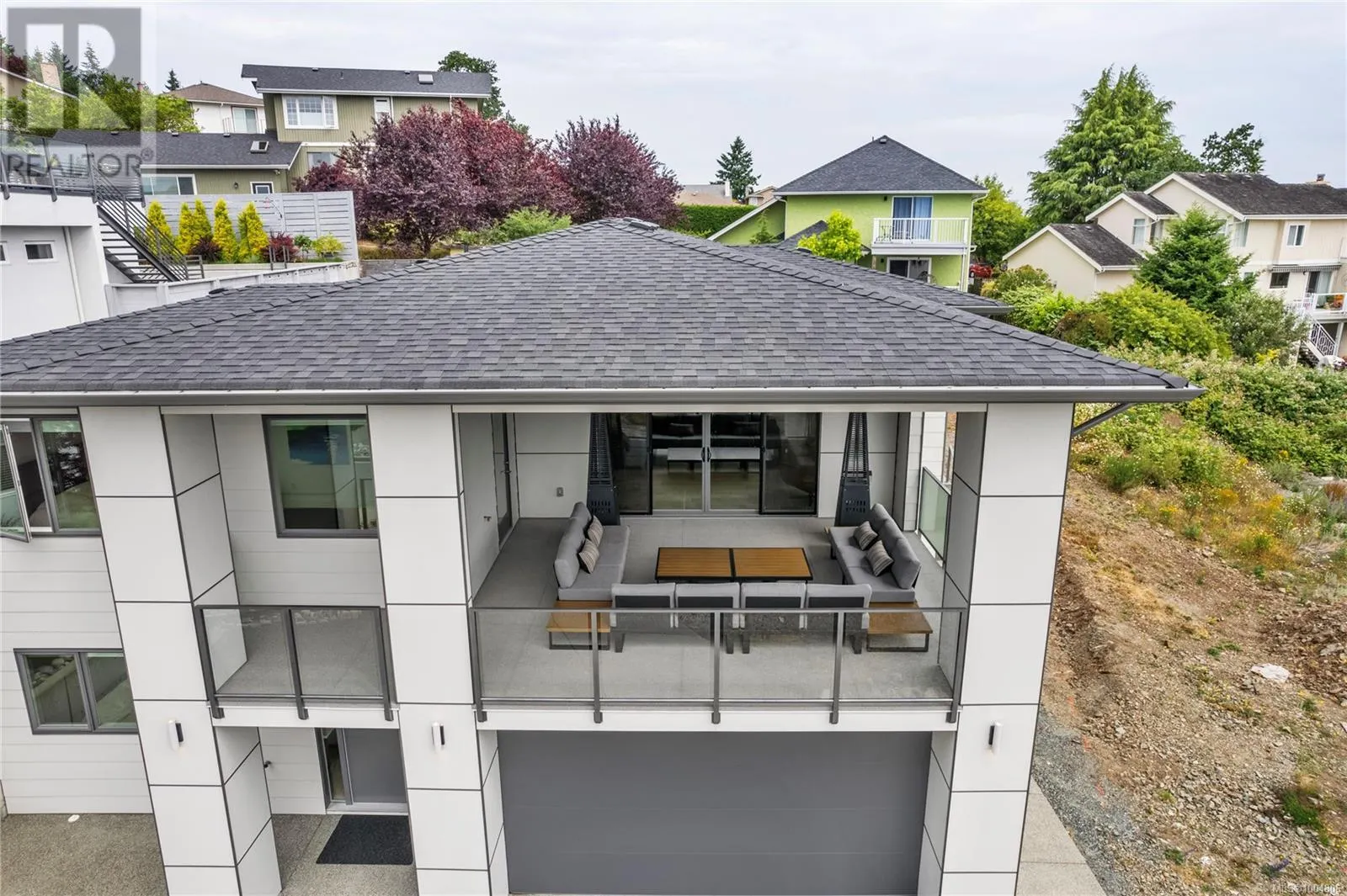 152 Golden Oaks Cres