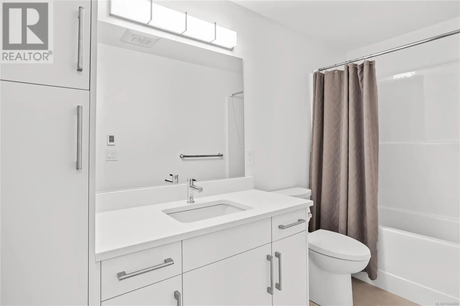 152 Golden Oaks Cres