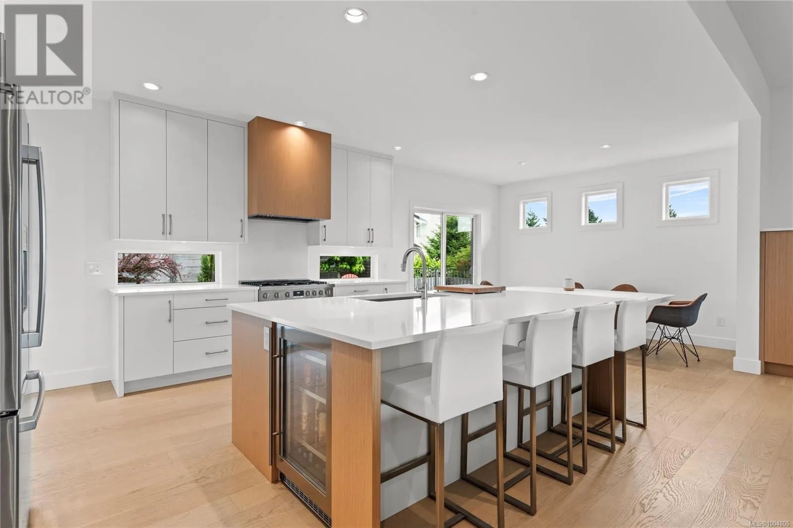152 Golden Oaks Cres