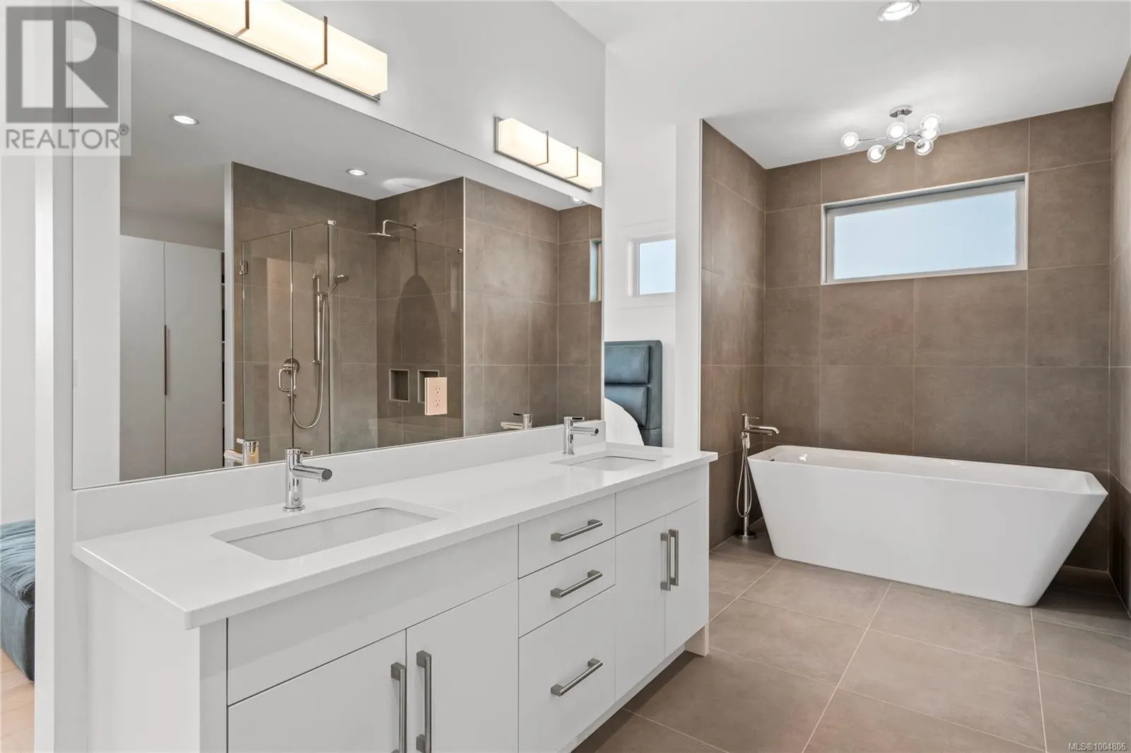 152 Golden Oaks Cres