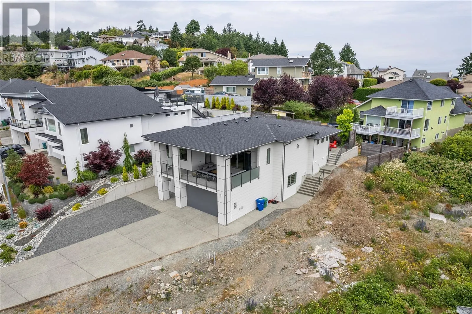 152 Golden Oaks Cres