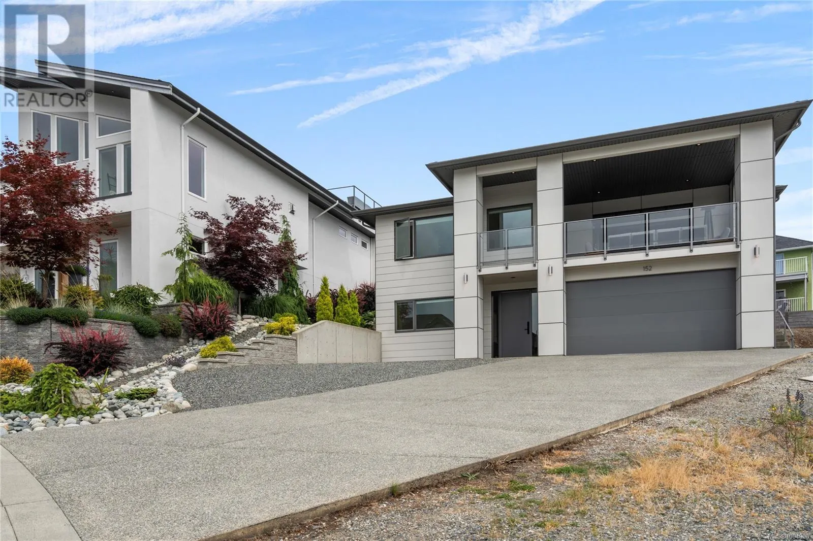 152 Golden Oaks Cres