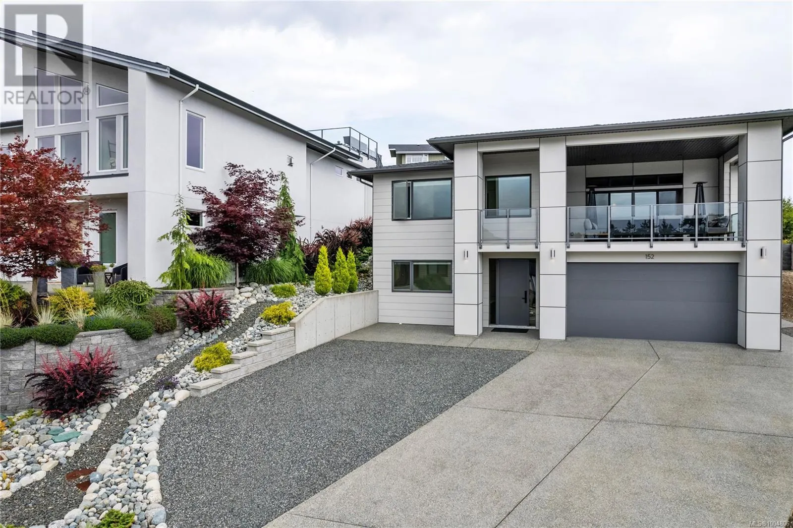 152 Golden Oaks Cres