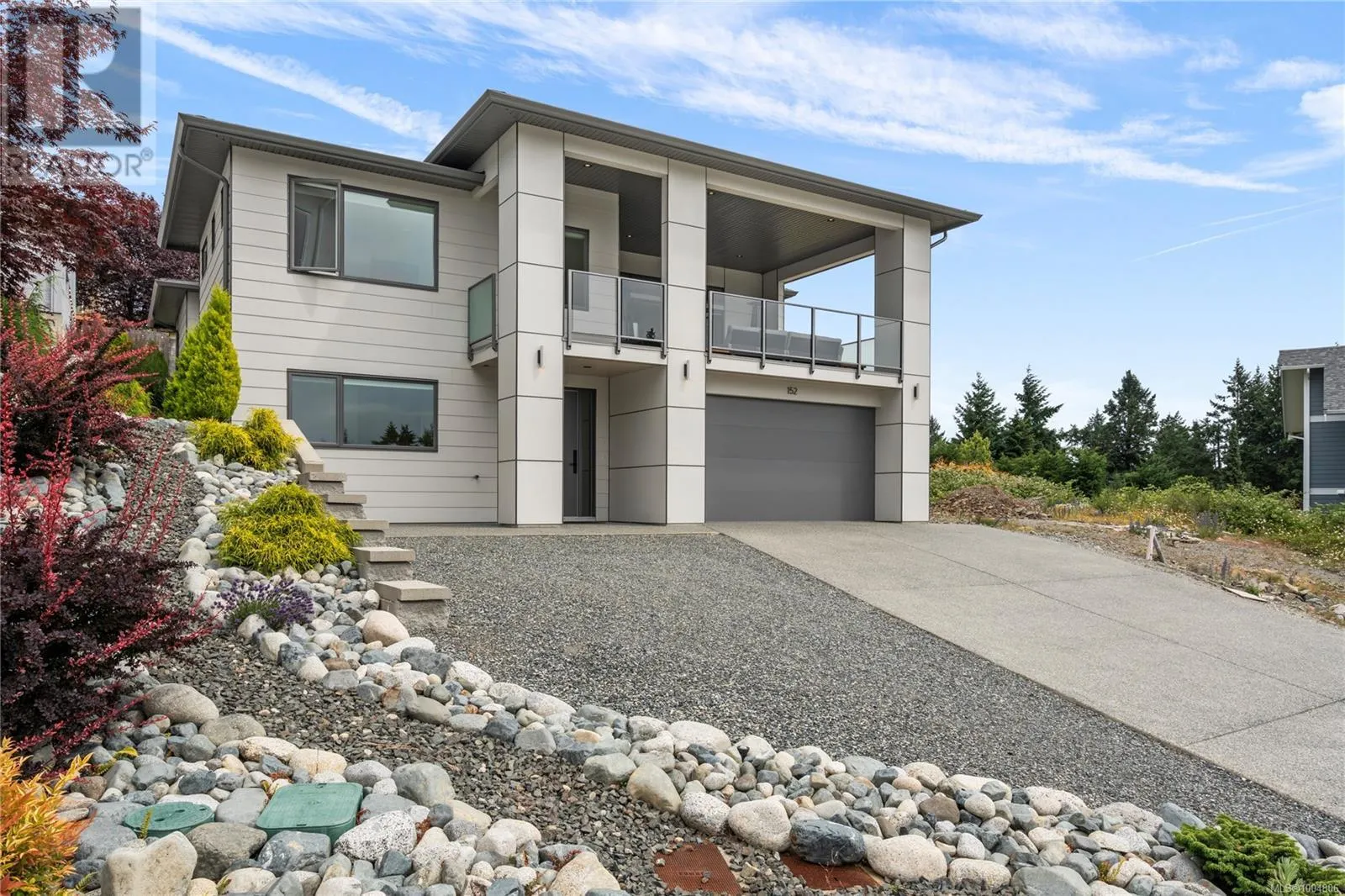 152 Golden Oaks Cres