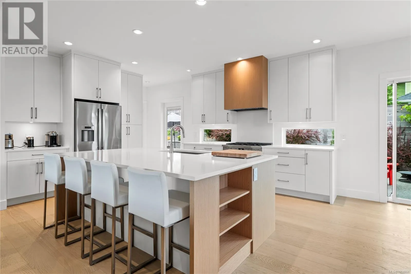 152 Golden Oaks Cres