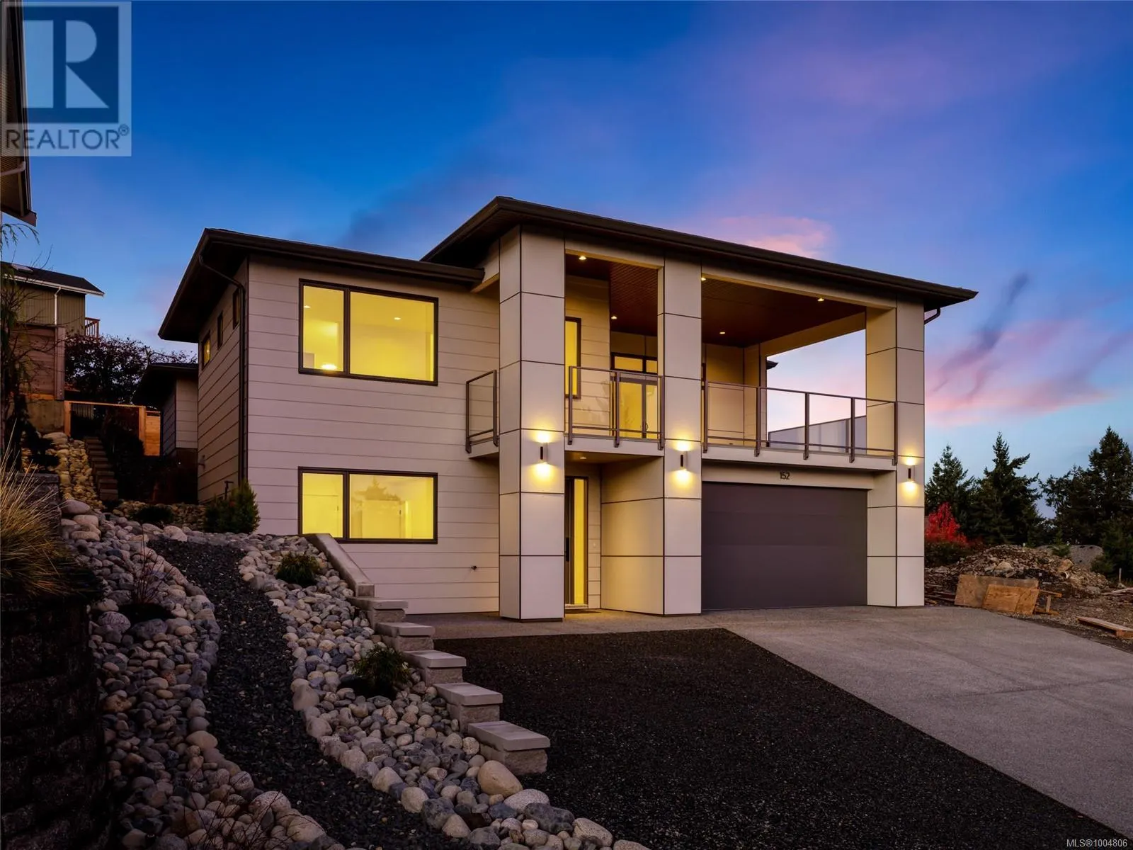 152 Golden Oaks Cres