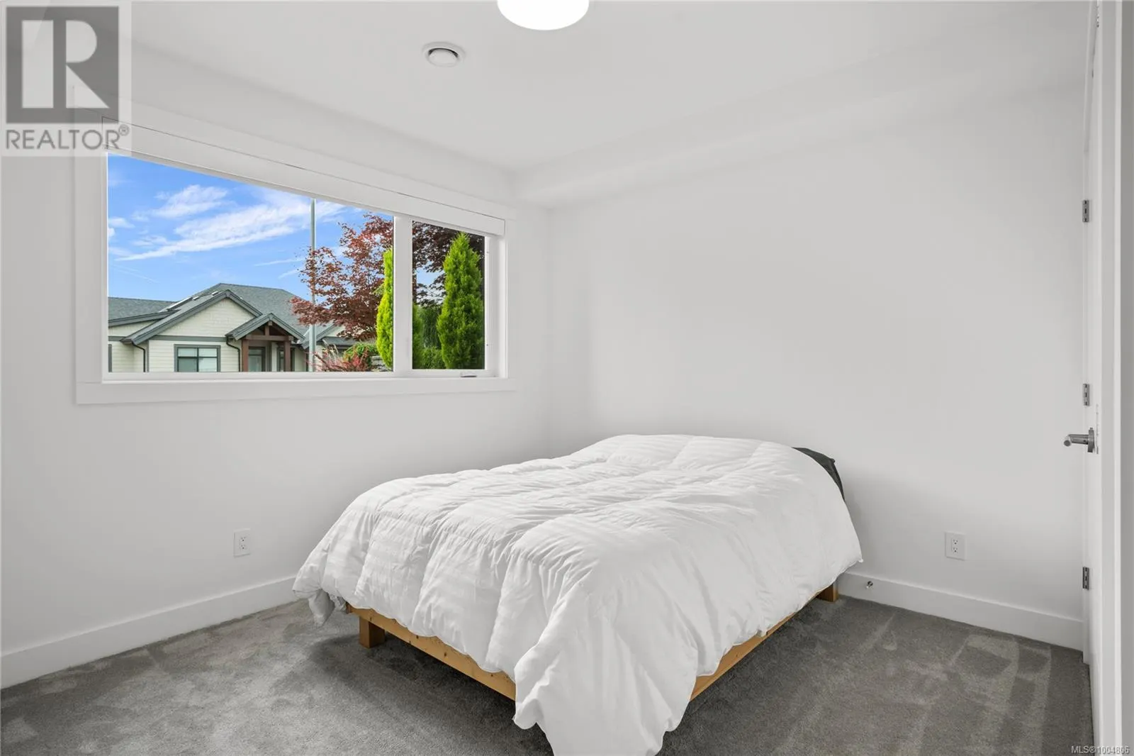 152 Golden Oaks Cres