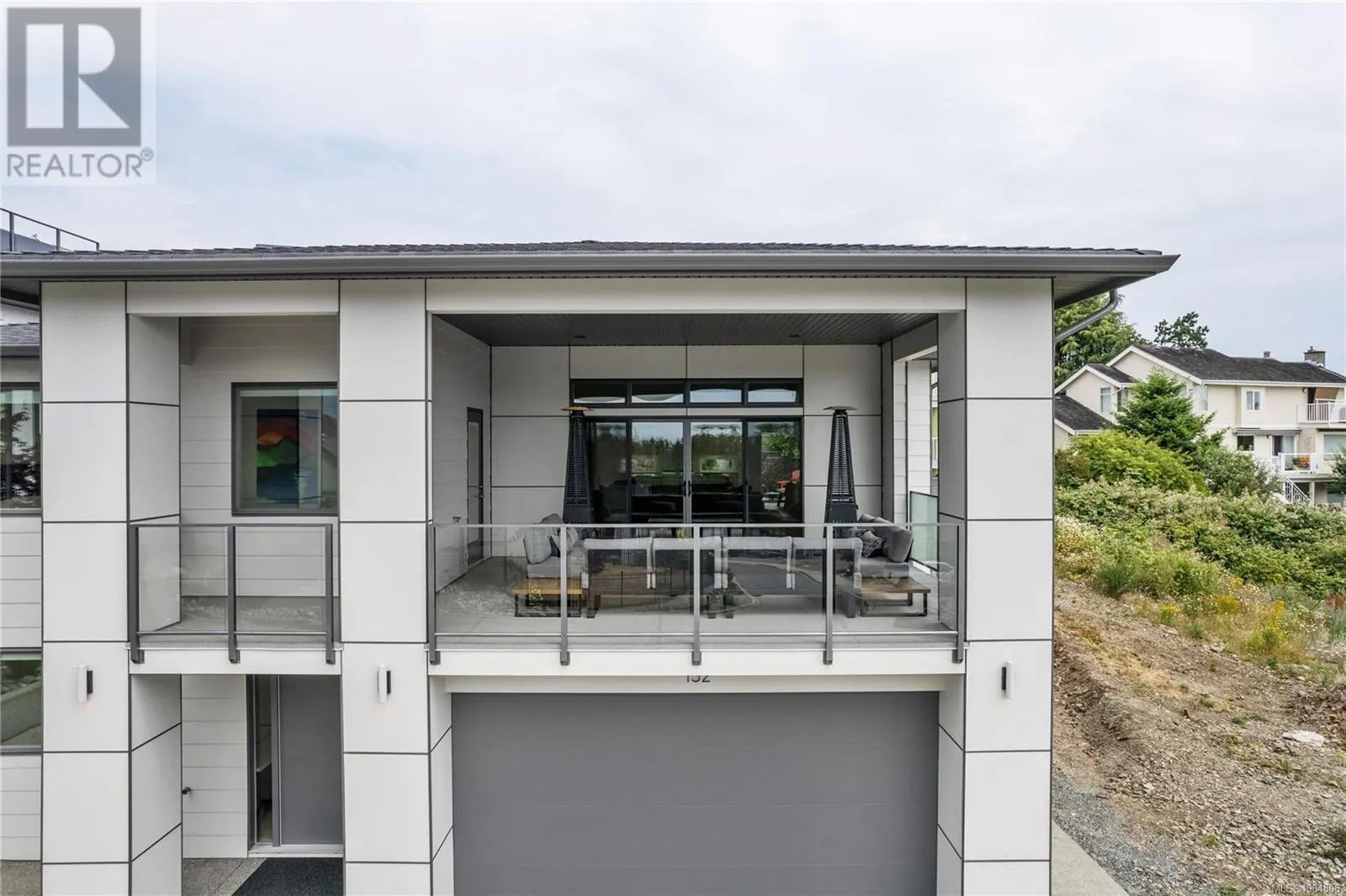 152 Golden Oaks Cres