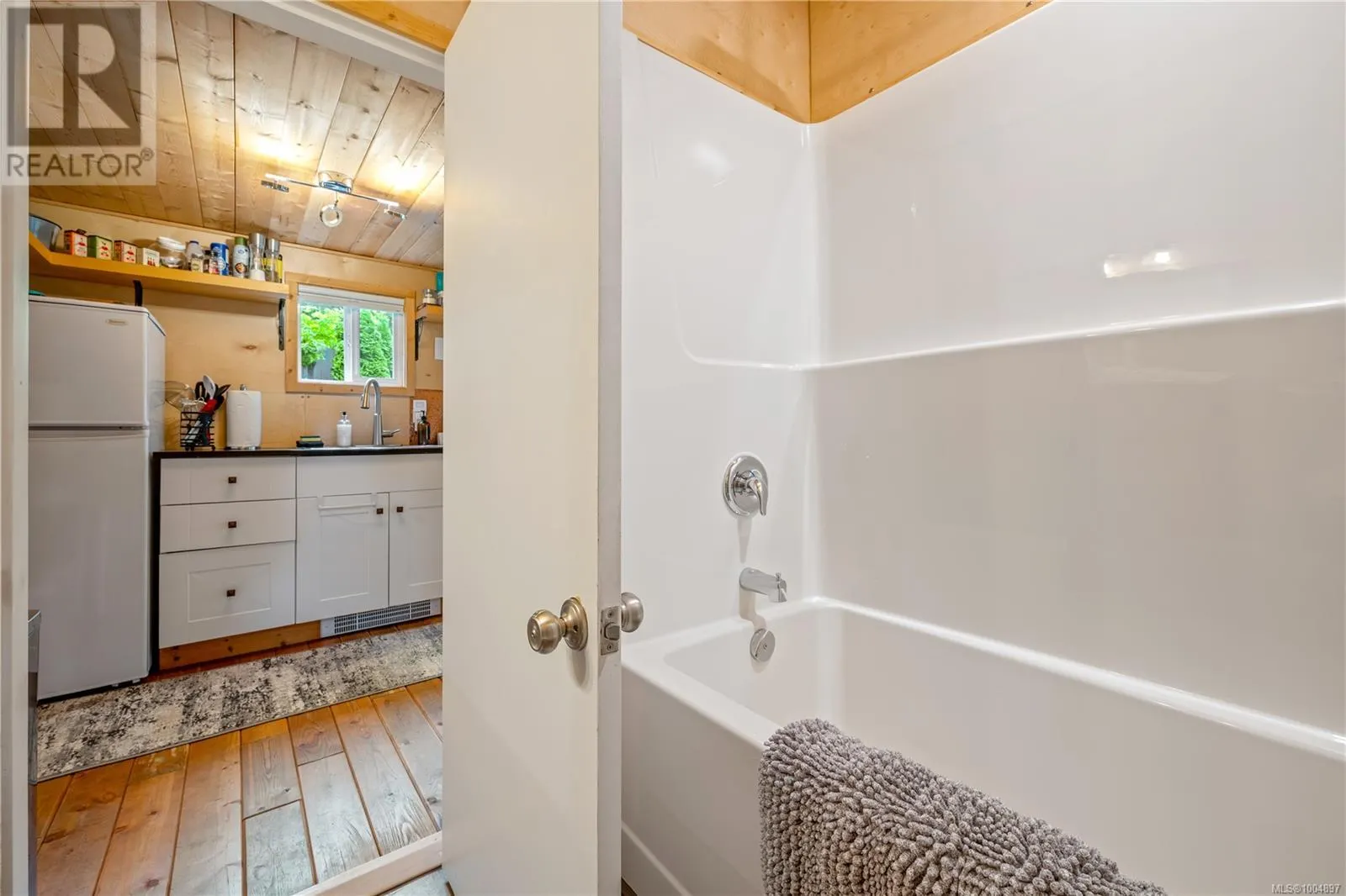 1364 Chesterman Beach Rd