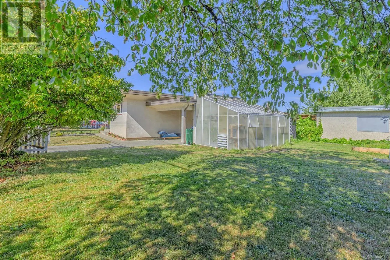 1212 Waddington Rd