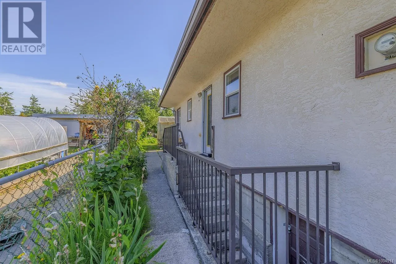 1212 Waddington Rd