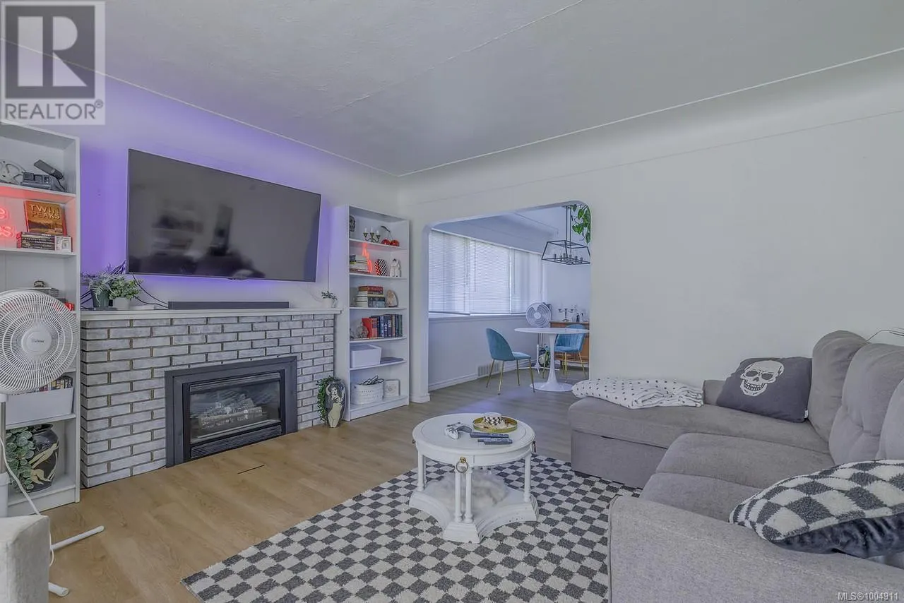 1212 Waddington Rd