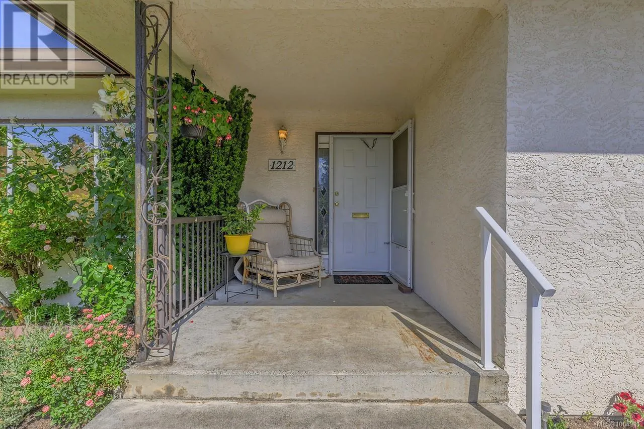 1212 Waddington Rd