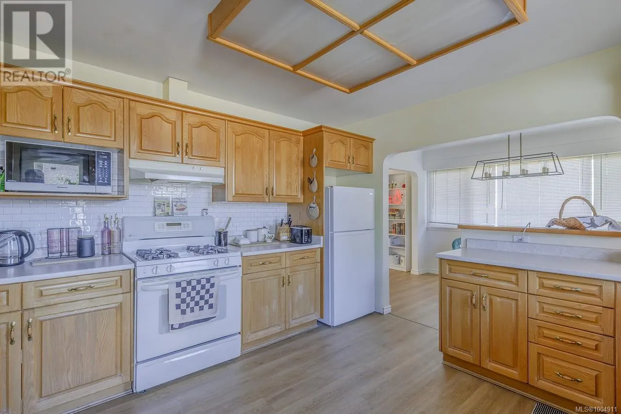 1212 Waddington Rd