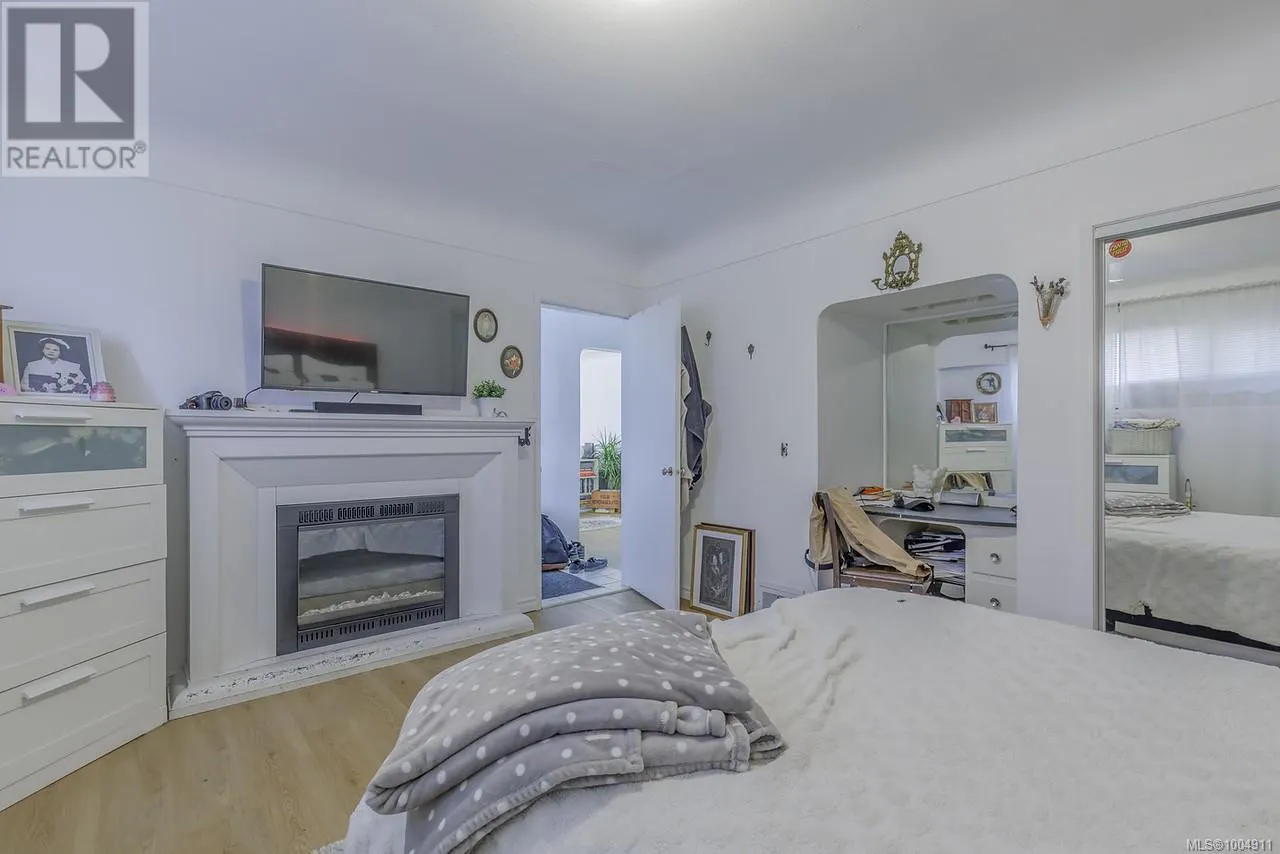 1212 Waddington Rd