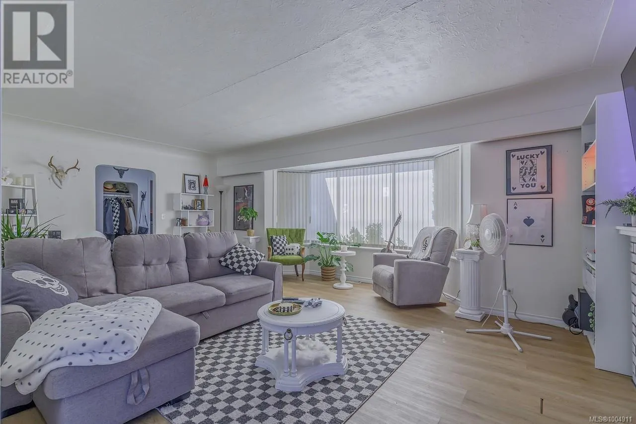 1212 Waddington Rd