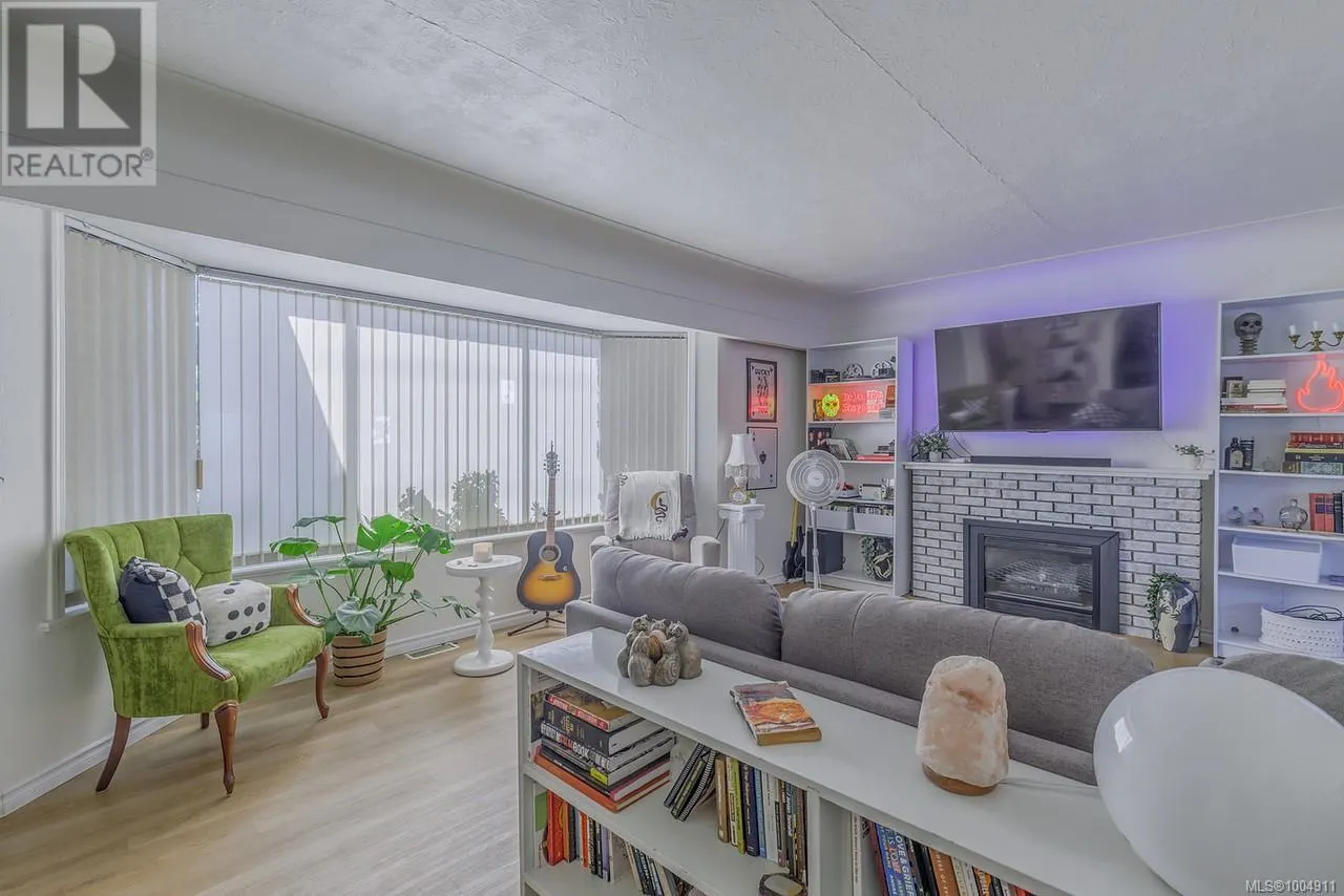 1212 Waddington Rd